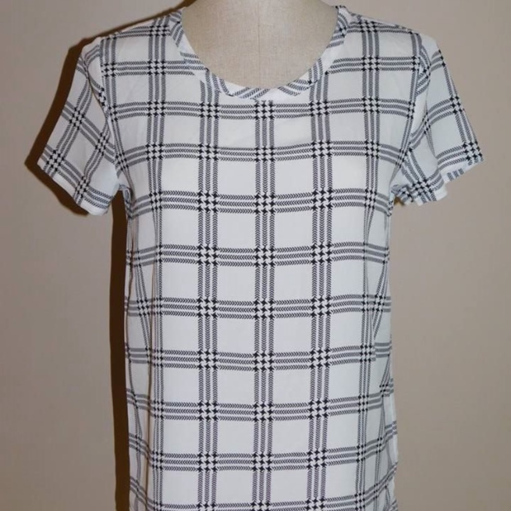 3/$25 Old Navy blouse two different patterns